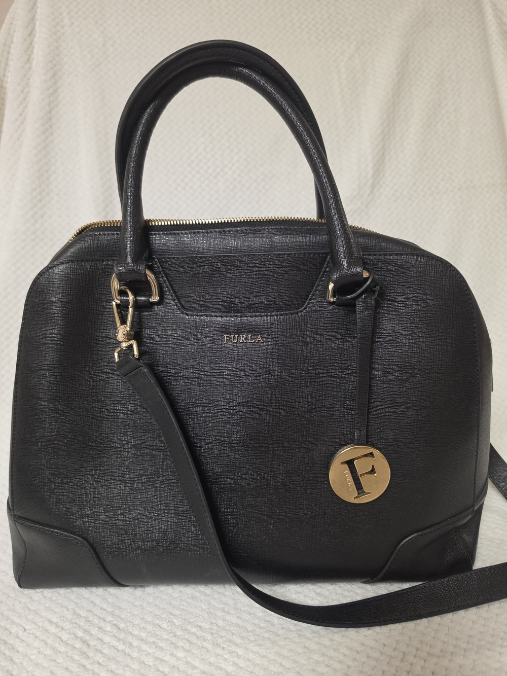 Classic Furla Saffiano Leather Tote – Black (Onyx) with Gold Hardware 👜✨
